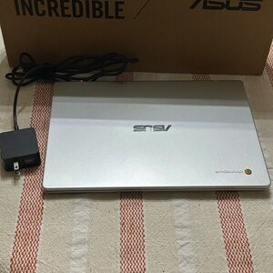 ASUS Chromebook-Silver,128GB storage,4GB RAM, Intel Core Dual Celeron Processor